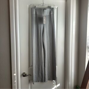 Everlane Pearl/Light Gray Ribbed Flared Pull On Pants size Medium
